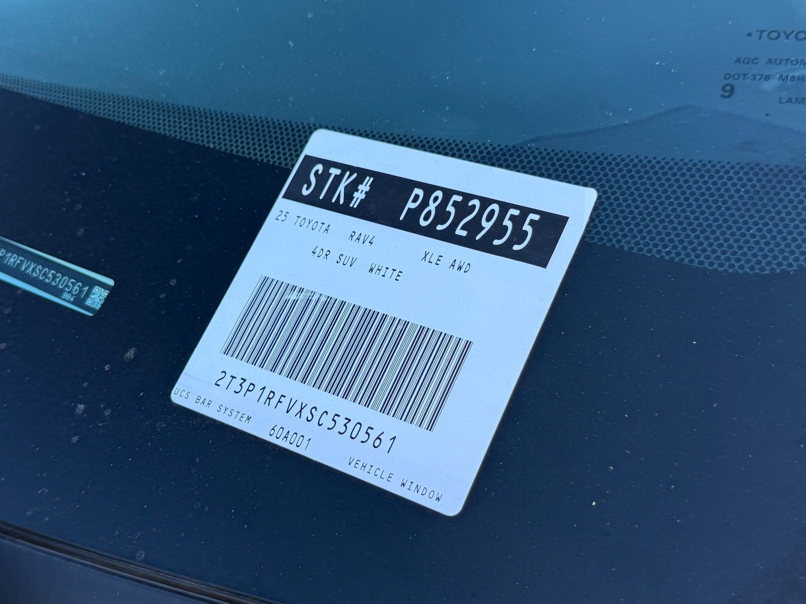 2025 Toyota RAV4 XLE — photo 32 thumbnail