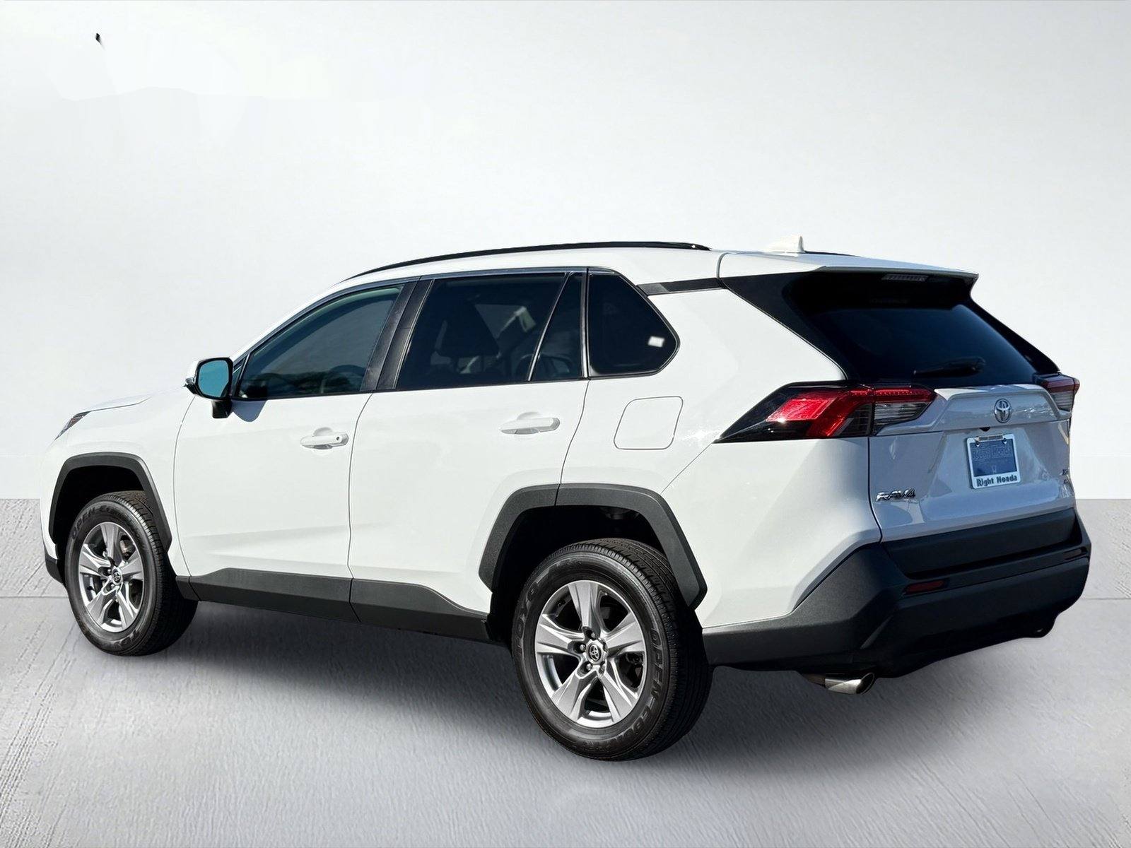 2025 Toyota RAV4 XLE — photo 4 thumbnail