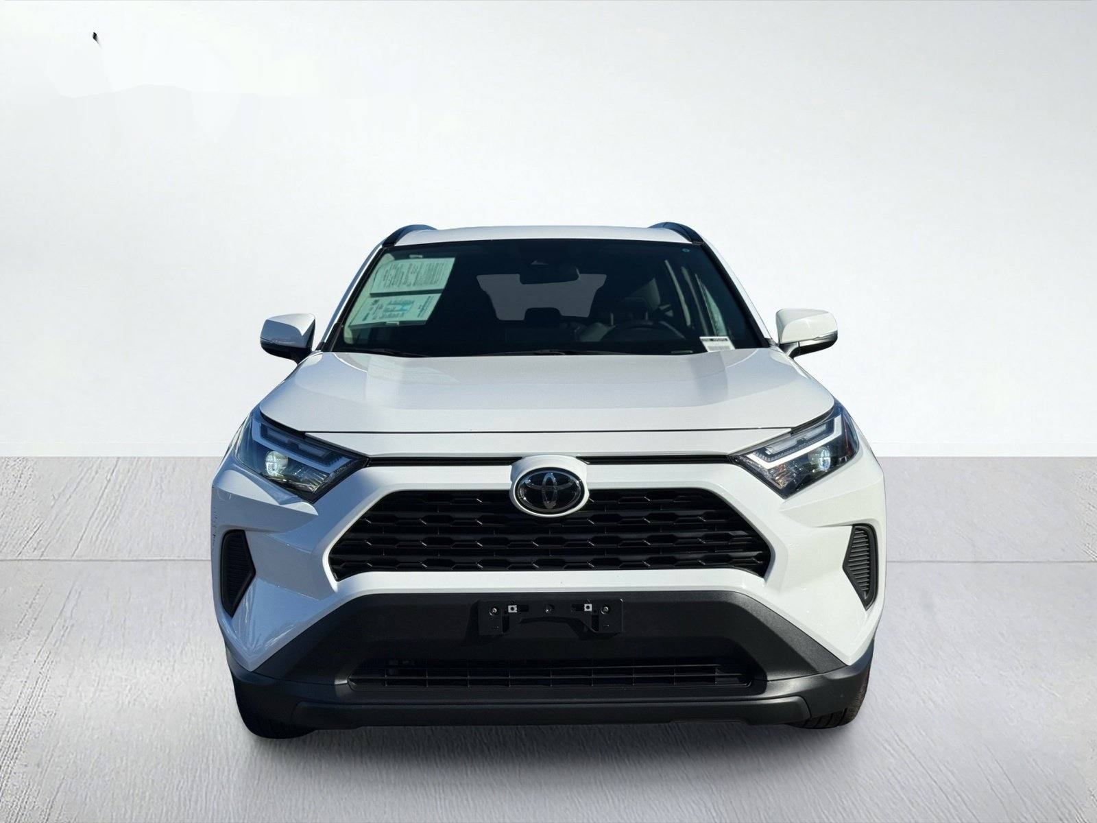 2025 Toyota RAV4 XLE — photo 5 thumbnail