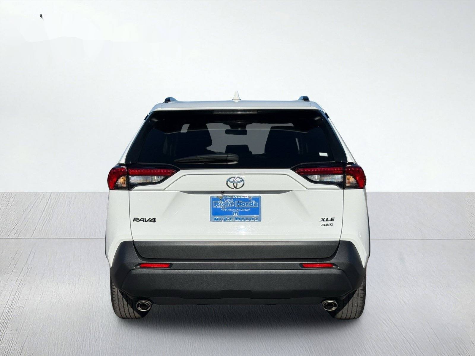 2025 Toyota RAV4 XLE — photo 6 thumbnail