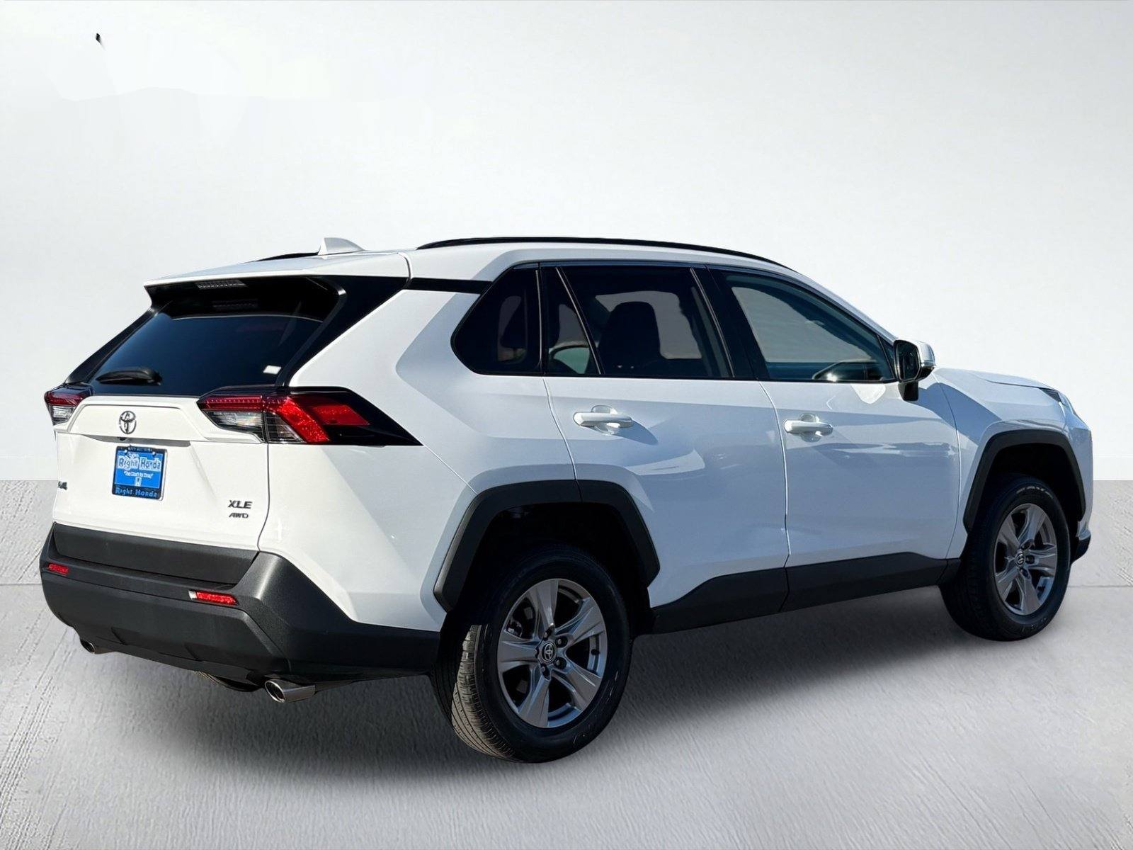 2025 Toyota RAV4 XLE — photo 7 thumbnail