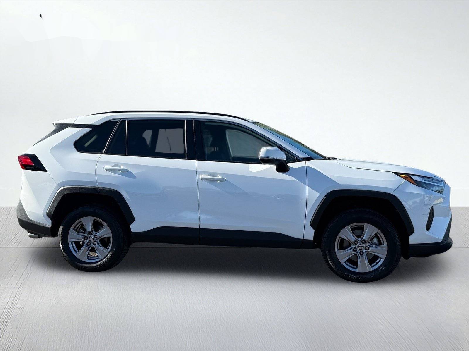 2025 Toyota RAV4 XLE — photo 8 thumbnail