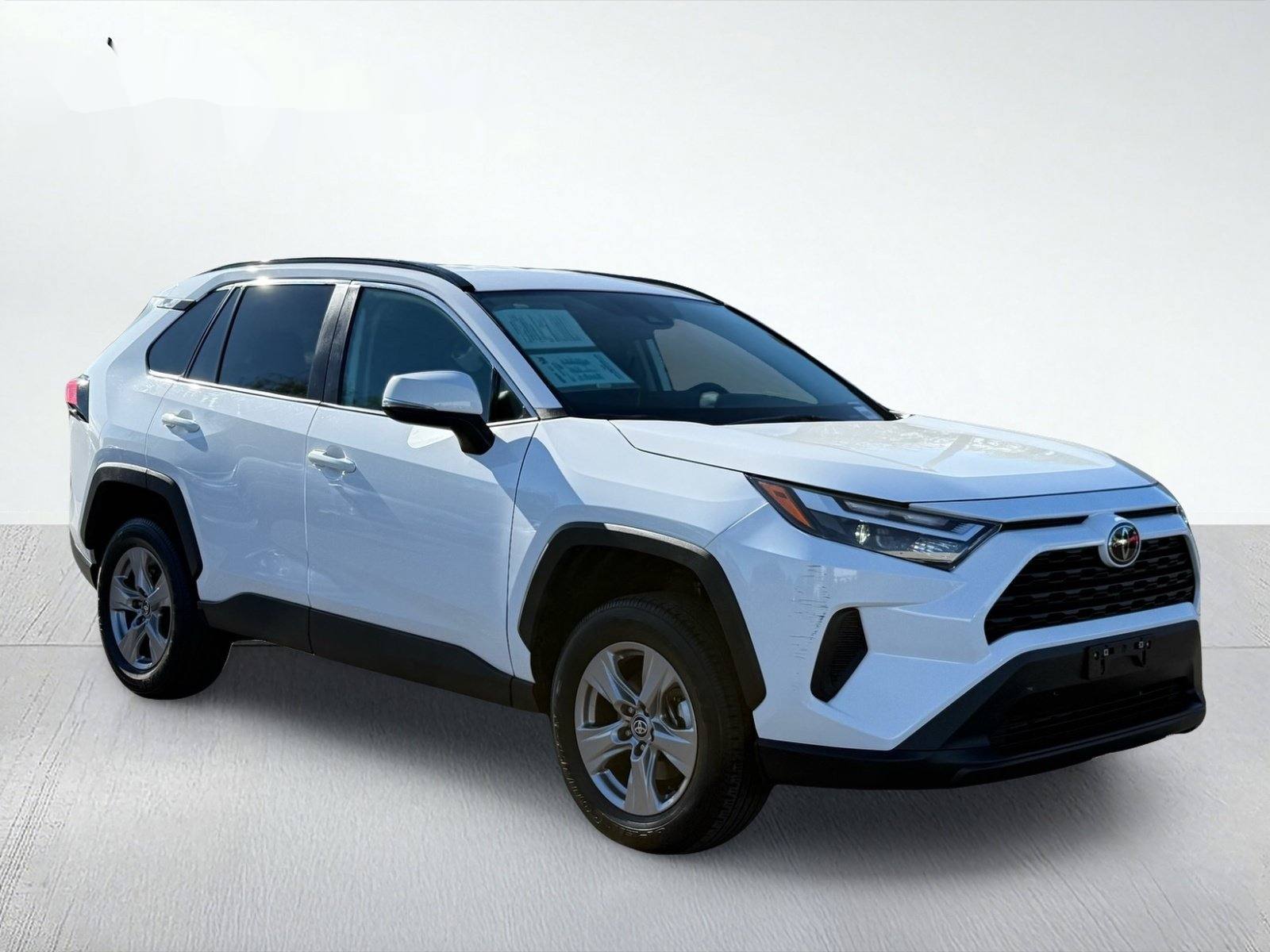2025 Toyota RAV4 XLE — photo 9 thumbnail