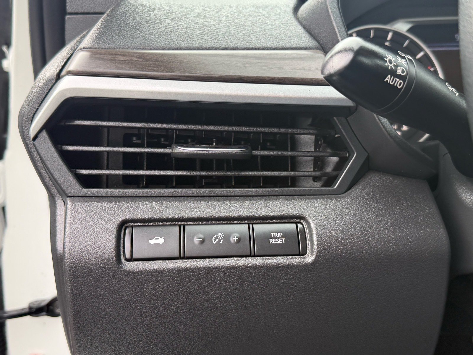 2025 Nissan Altima 2.5 SV — photo 14 thumbnail