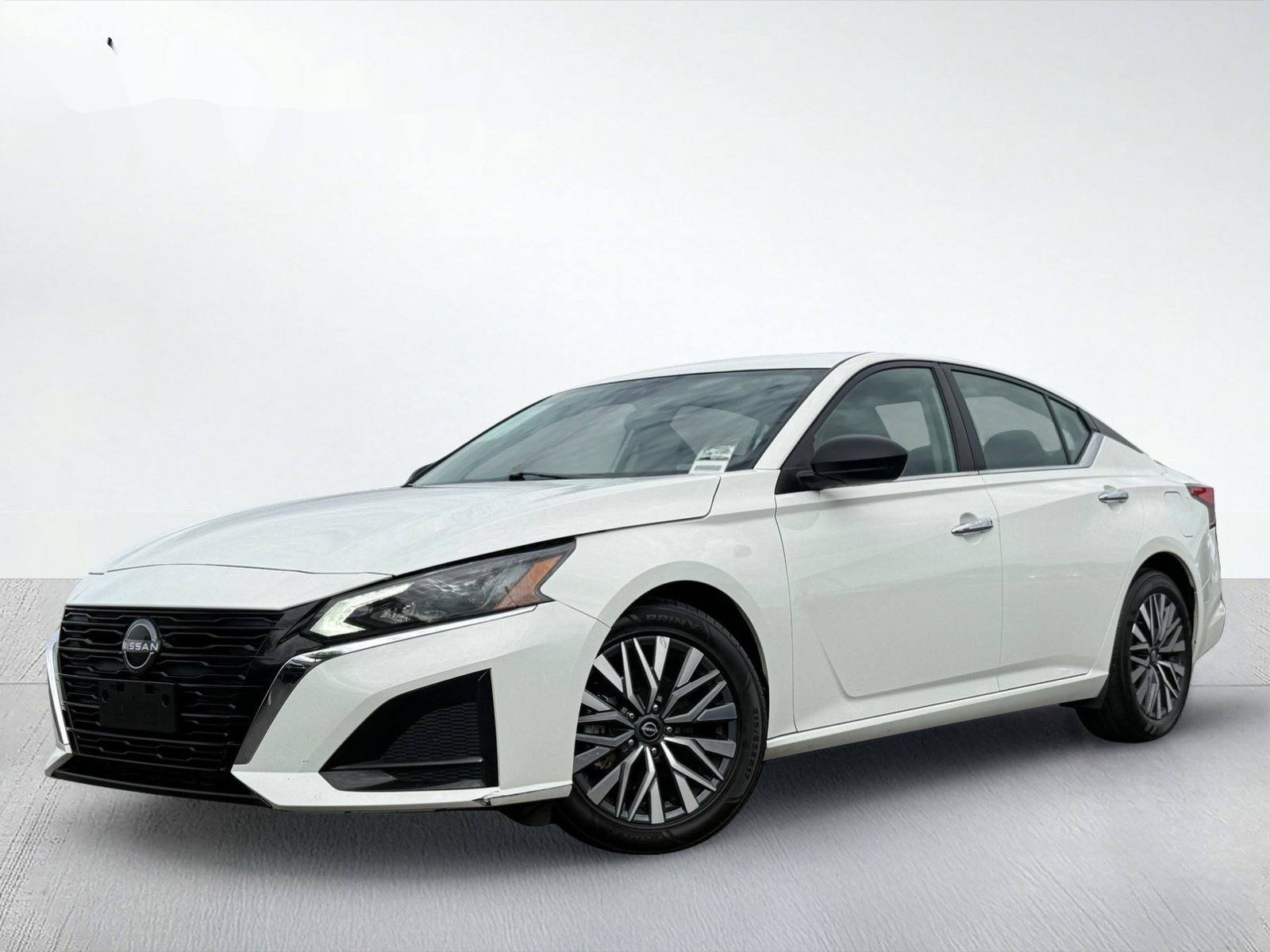 2025 Nissan Altima 2.5 SV — photo 2 thumbnail