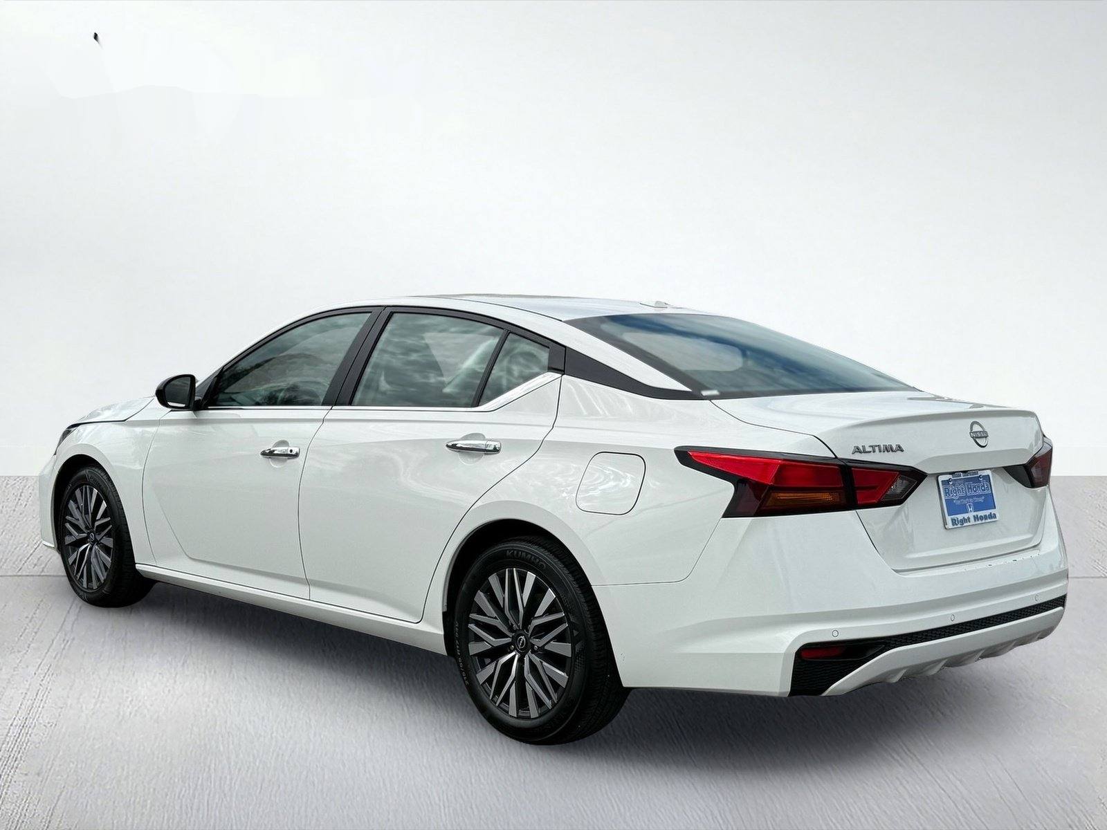 2025 Nissan Altima 2.5 SV — photo 4 thumbnail