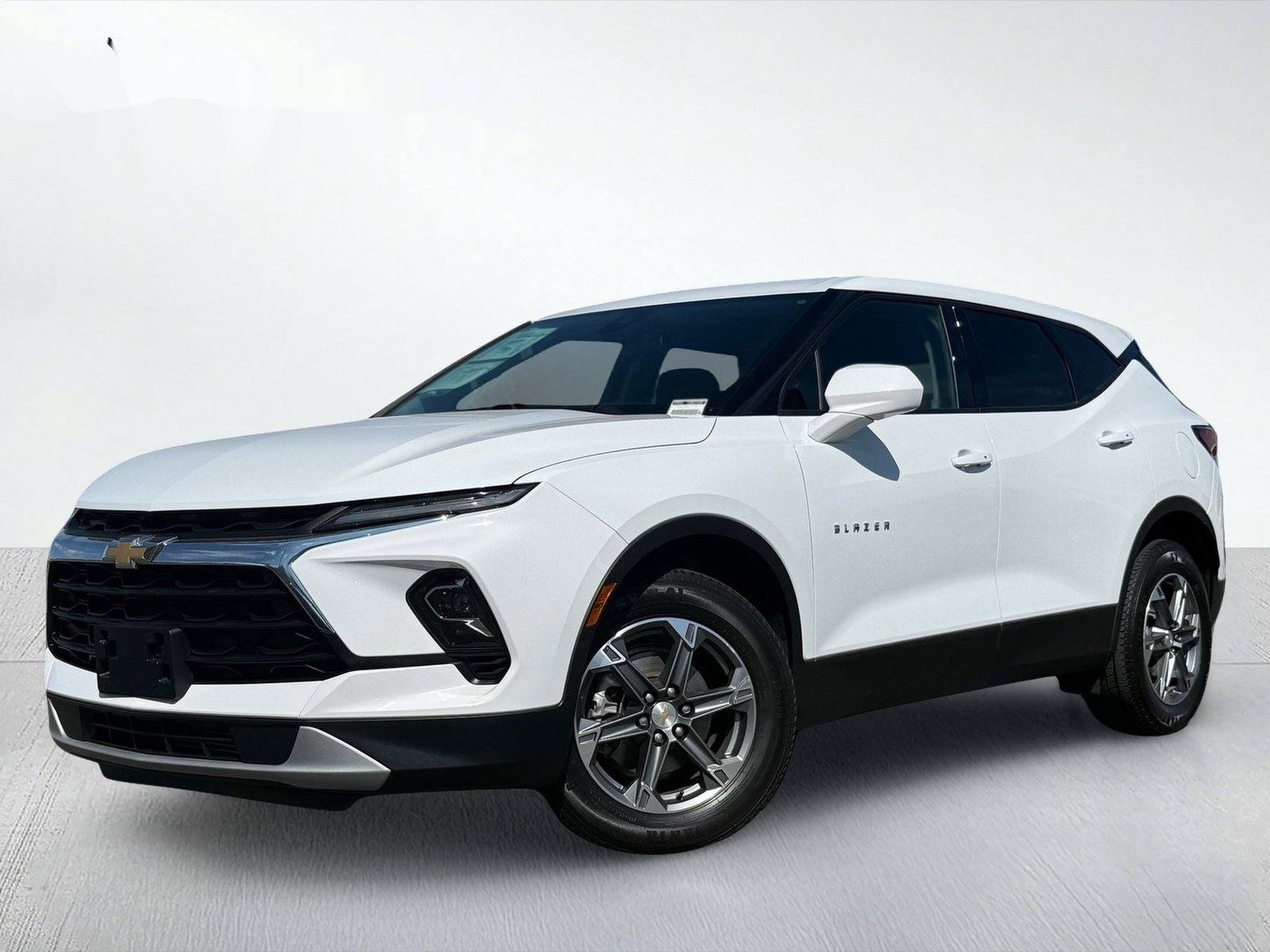 2025 Chevrolet Blazer LT — photo 2 thumbnail