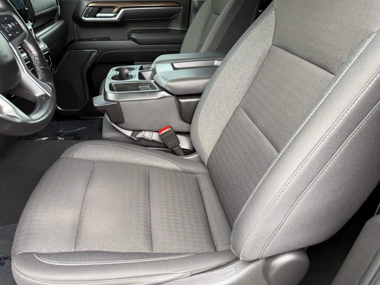 2025 Chevrolet Silverado 1500 LT — photo 12 thumbnail