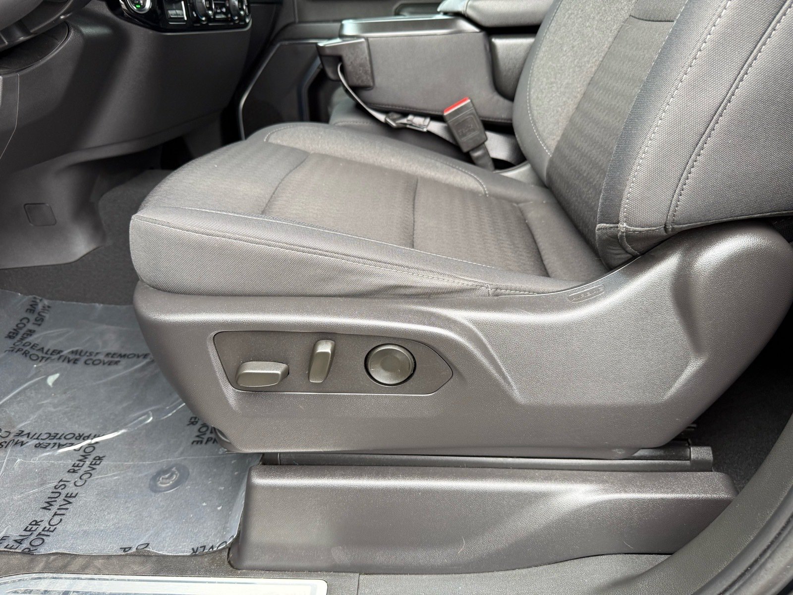 2025 Chevrolet Silverado 1500 LT — photo 13 thumbnail