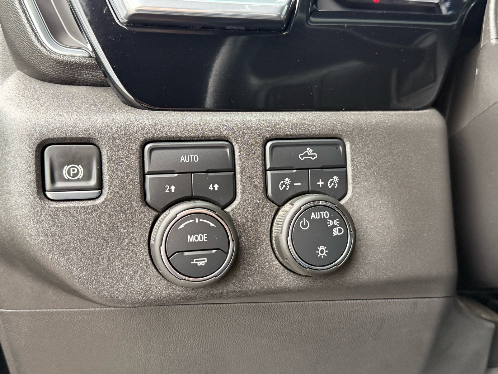 2025 Chevrolet Silverado 1500 LT — photo 14 thumbnail
