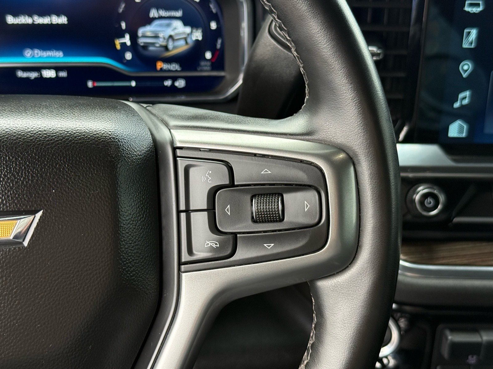 2025 Chevrolet Silverado 1500 LT — photo 17 thumbnail