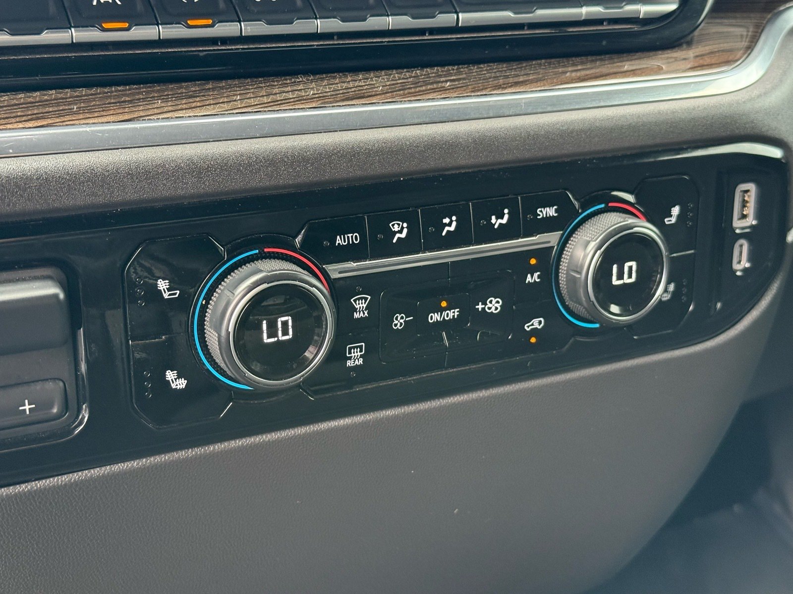 2025 Chevrolet Silverado 1500 LT — photo 22 thumbnail