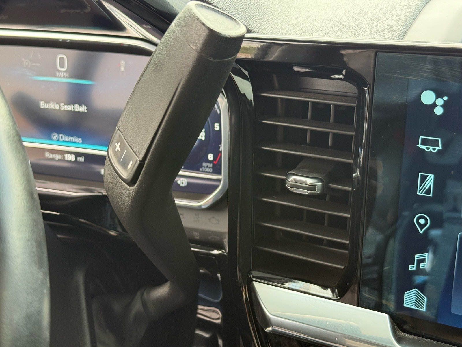 2025 Chevrolet Silverado 1500 LT — photo 23 thumbnail