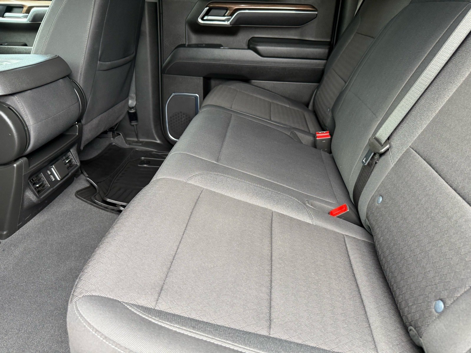2025 Chevrolet Silverado 1500 LT — photo 26 thumbnail