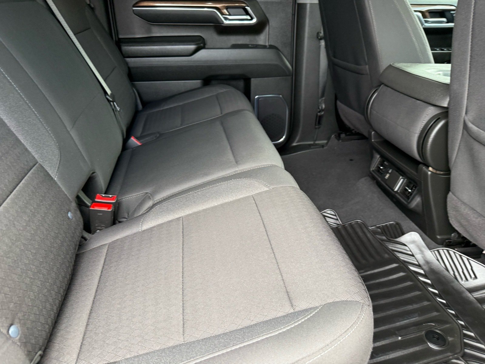 2025 Chevrolet Silverado 1500 LT — photo 28 thumbnail