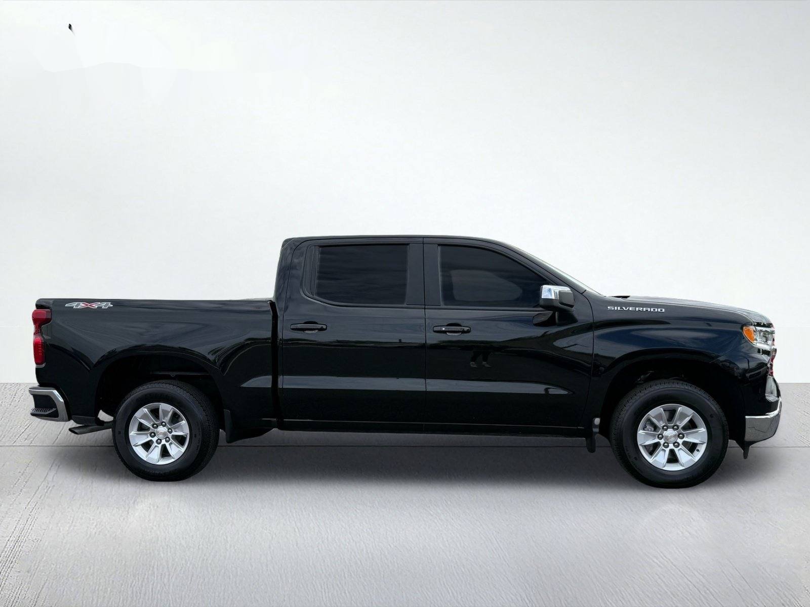 2025 Chevrolet Silverado 1500 LT — photo 8 thumbnail