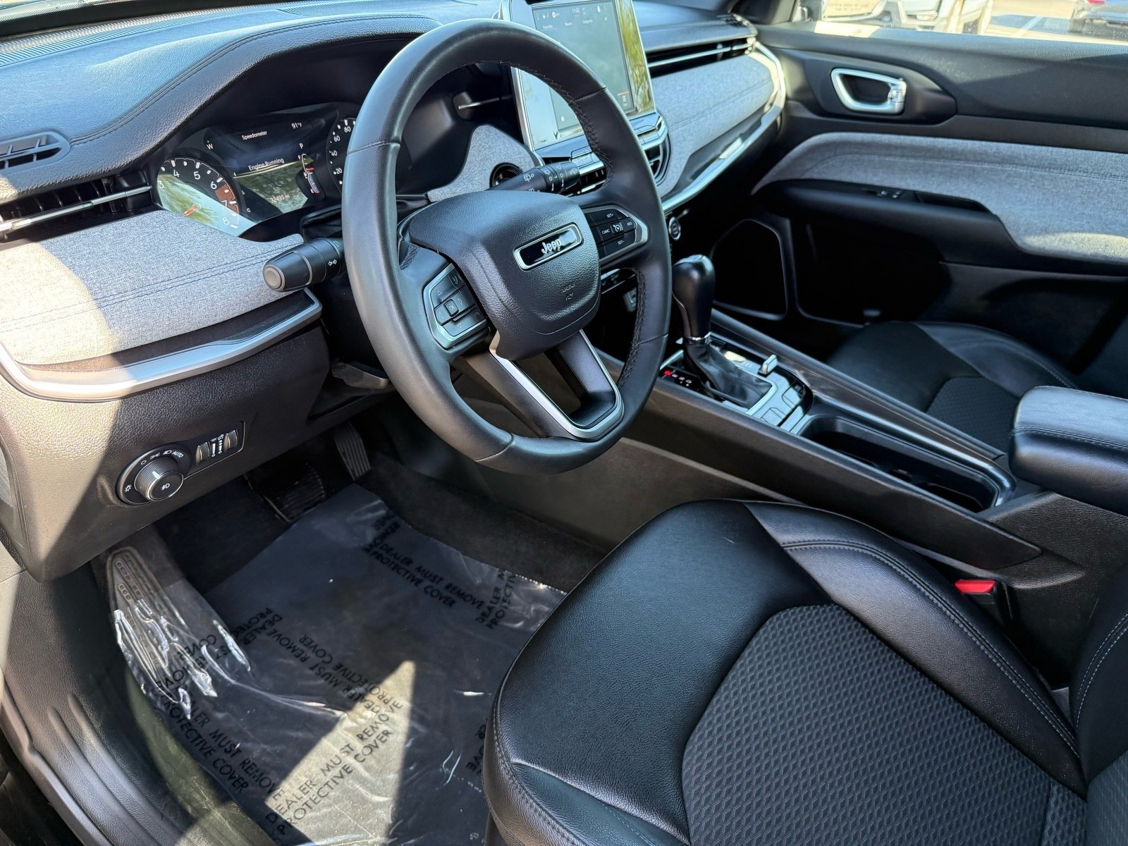 2025 Jeep Compass Latitude — photo 11 thumbnail