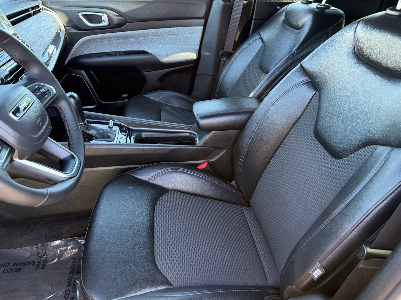 2025 Jeep Compass Latitude — photo 12 thumbnail