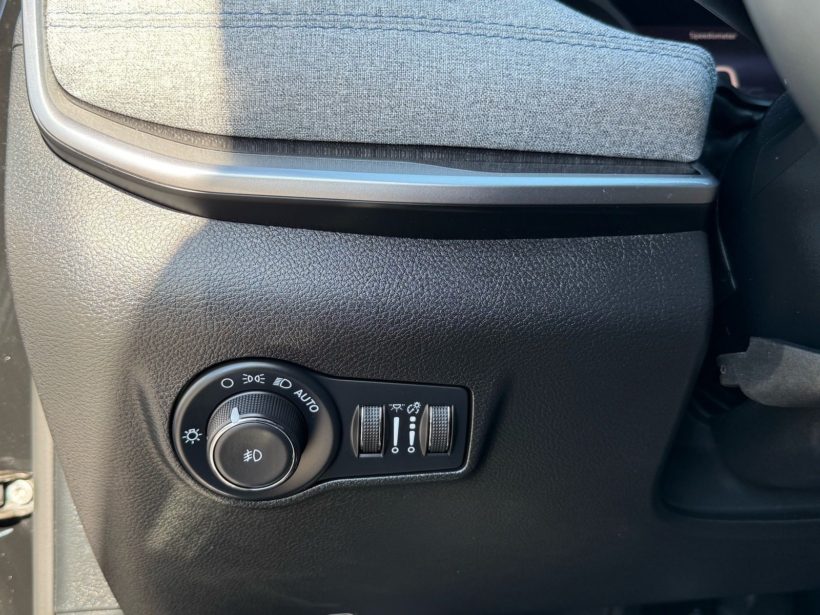 2025 Jeep Compass Latitude — photo 14 thumbnail