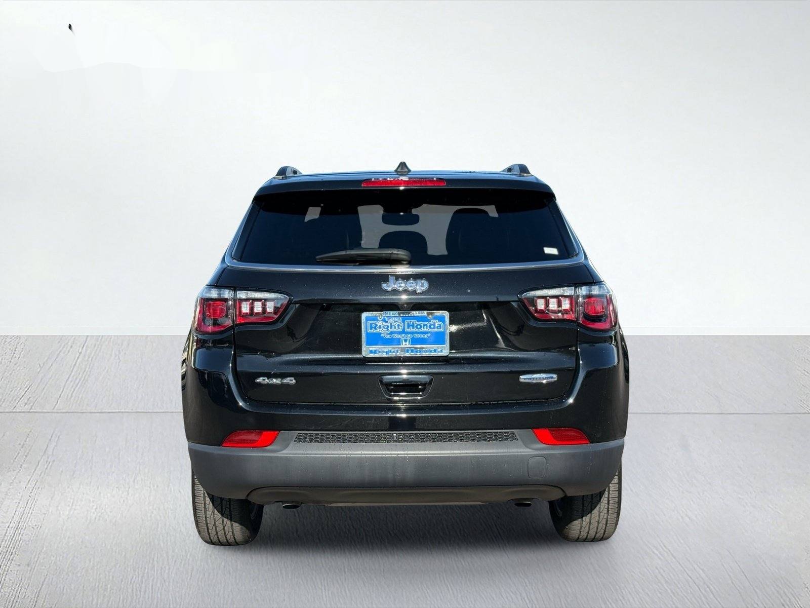 2025 Jeep Compass Latitude — photo 6 thumbnail