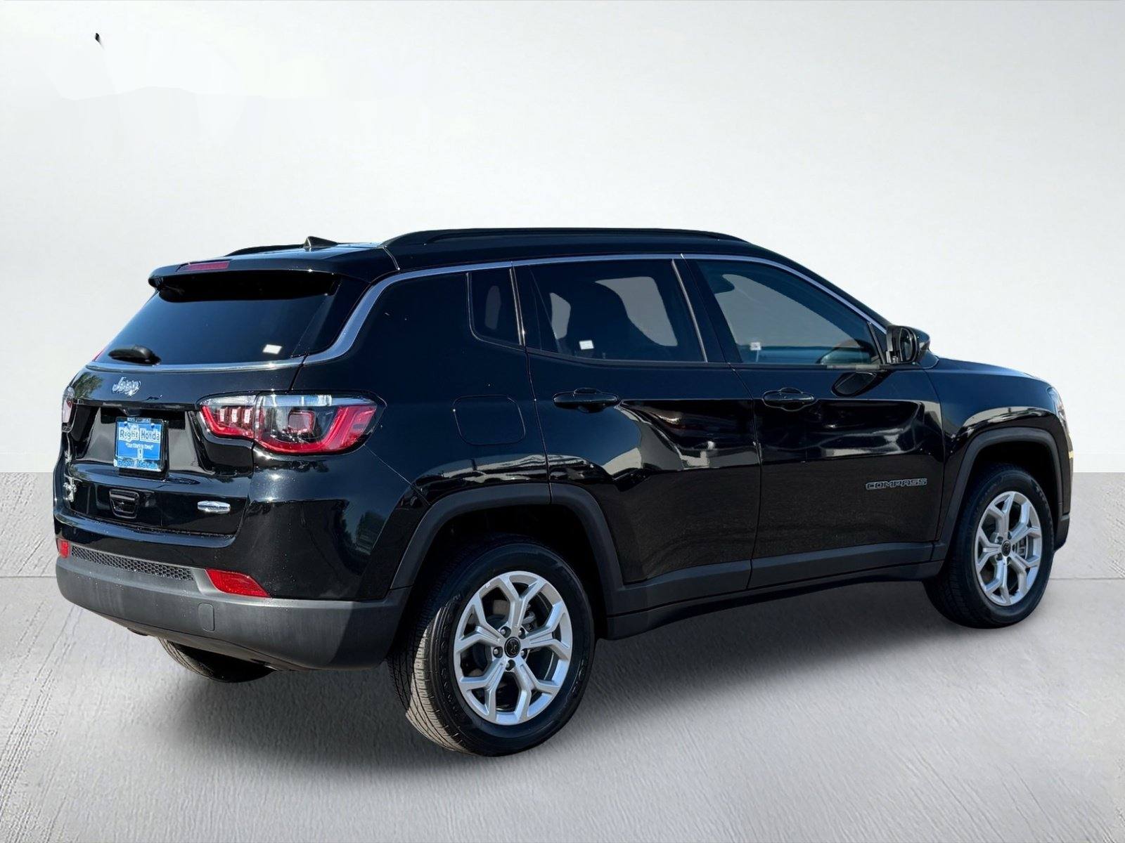 2025 Jeep Compass Latitude — photo 7 thumbnail