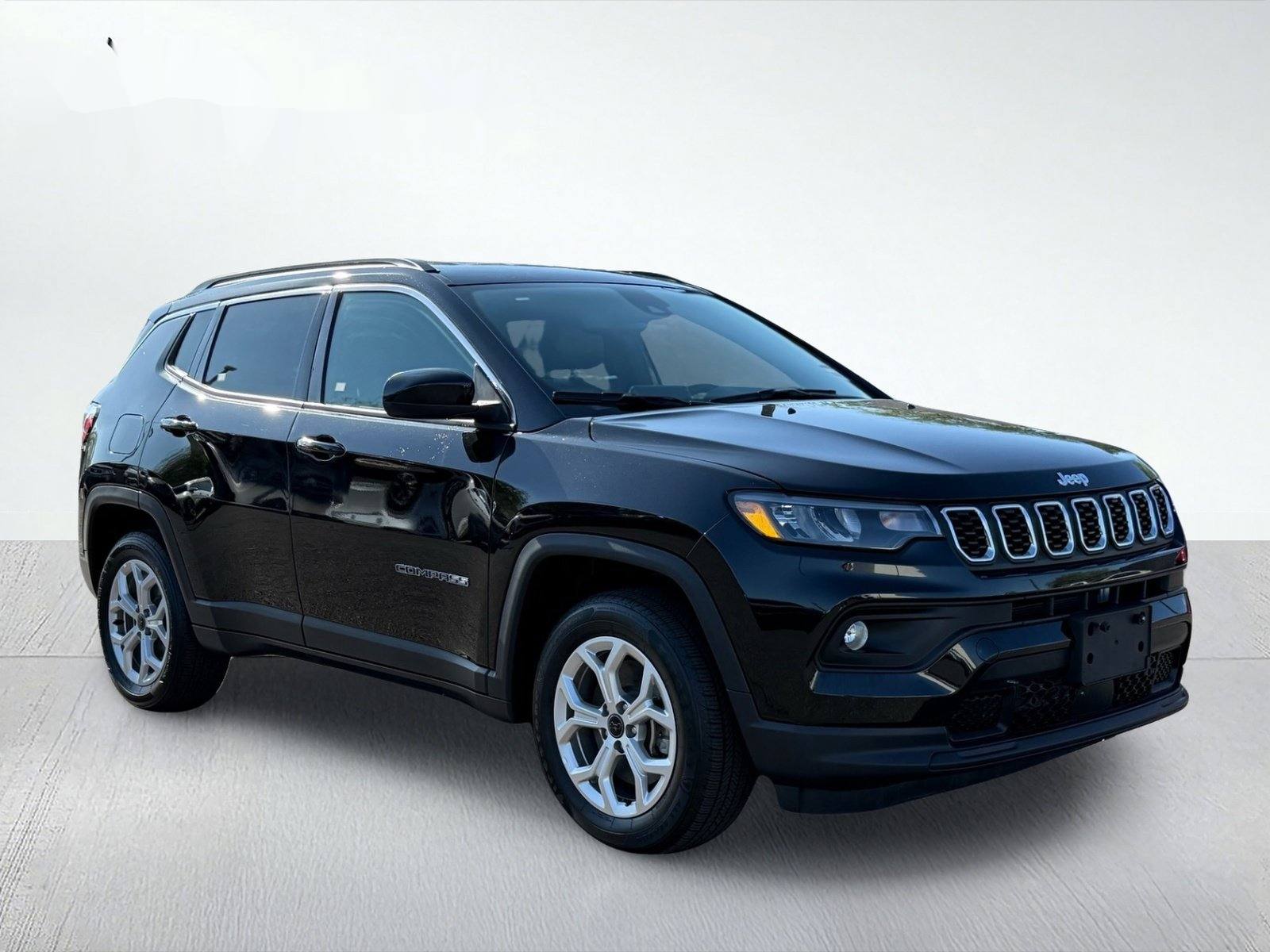 2025 Jeep Compass Latitude — photo 9 thumbnail