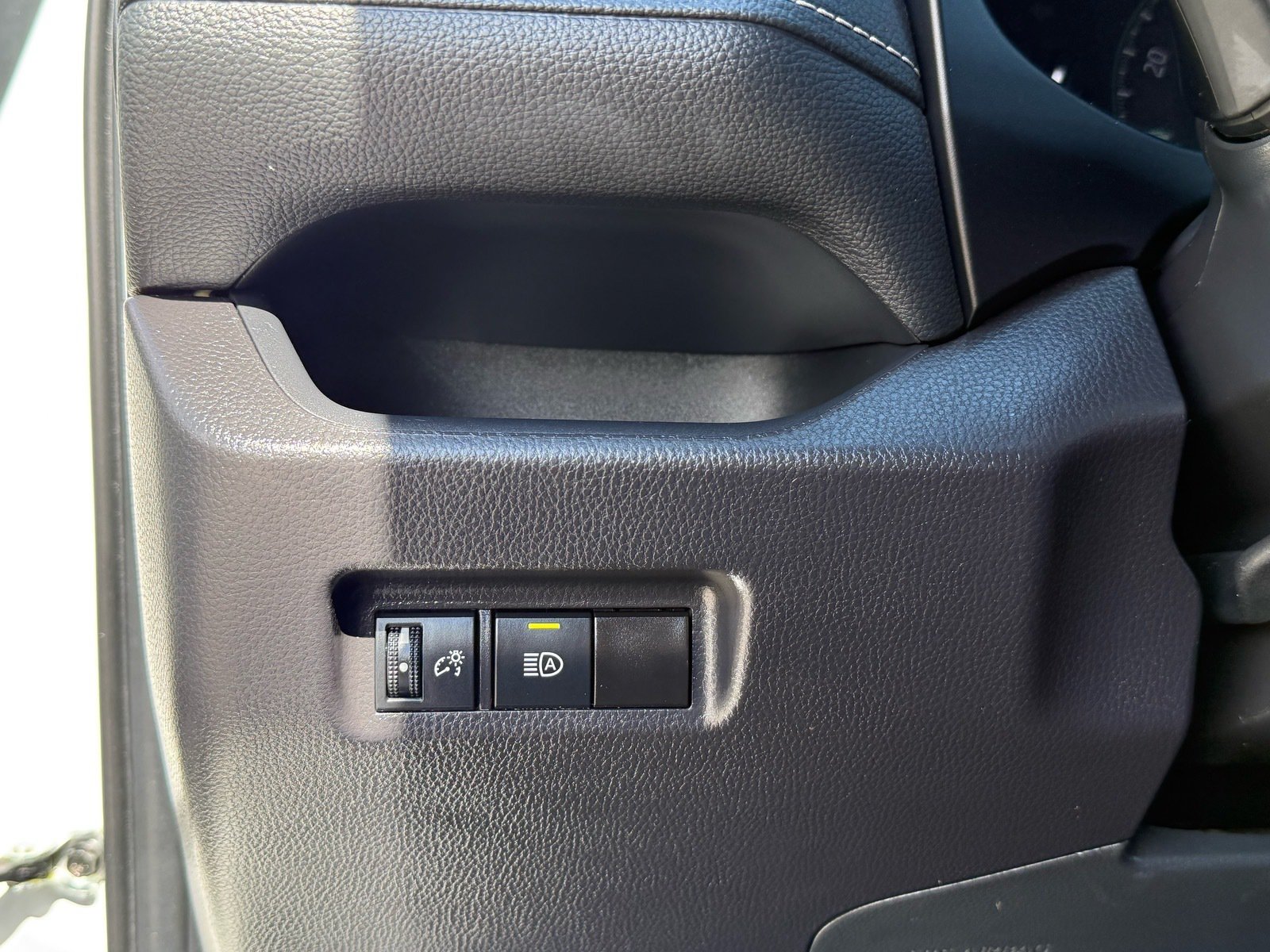 2025 Toyota RAV4 LE — photo 14 thumbnail