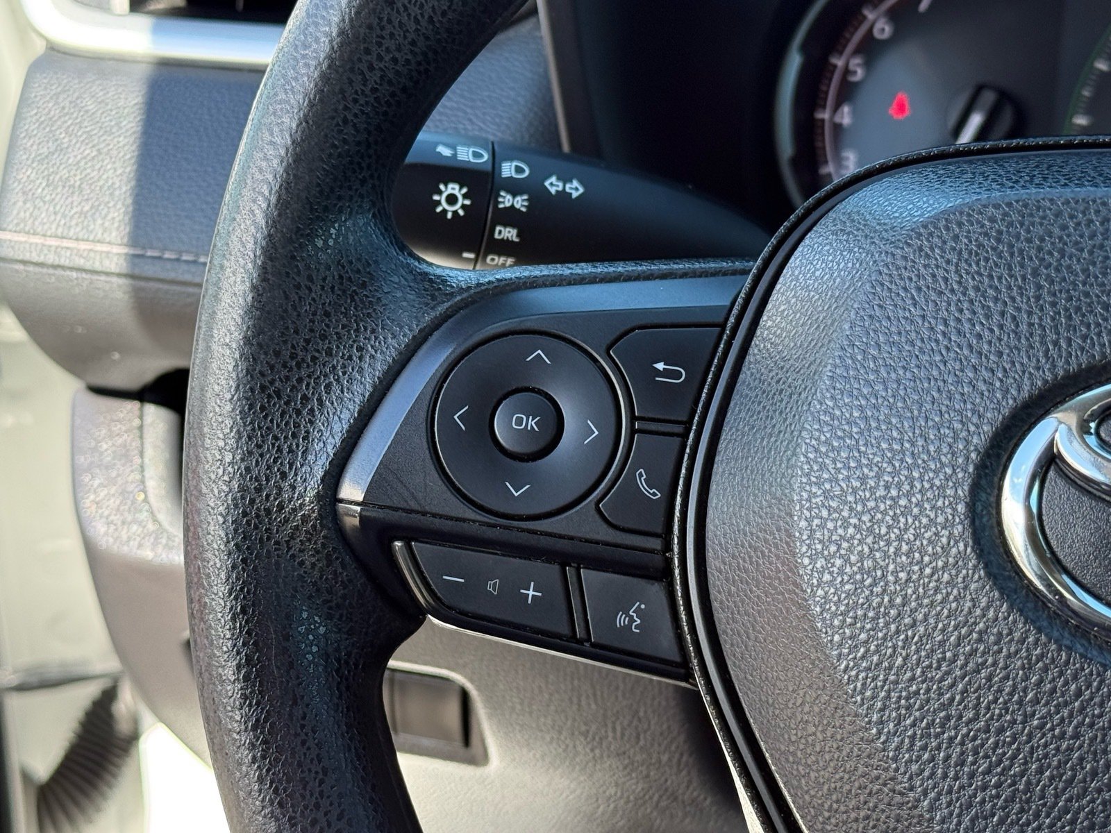 2025 Toyota RAV4 LE — photo 16 thumbnail
