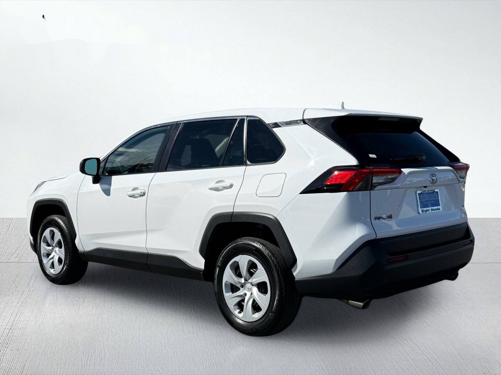 2025 Toyota RAV4 LE — photo 4 thumbnail