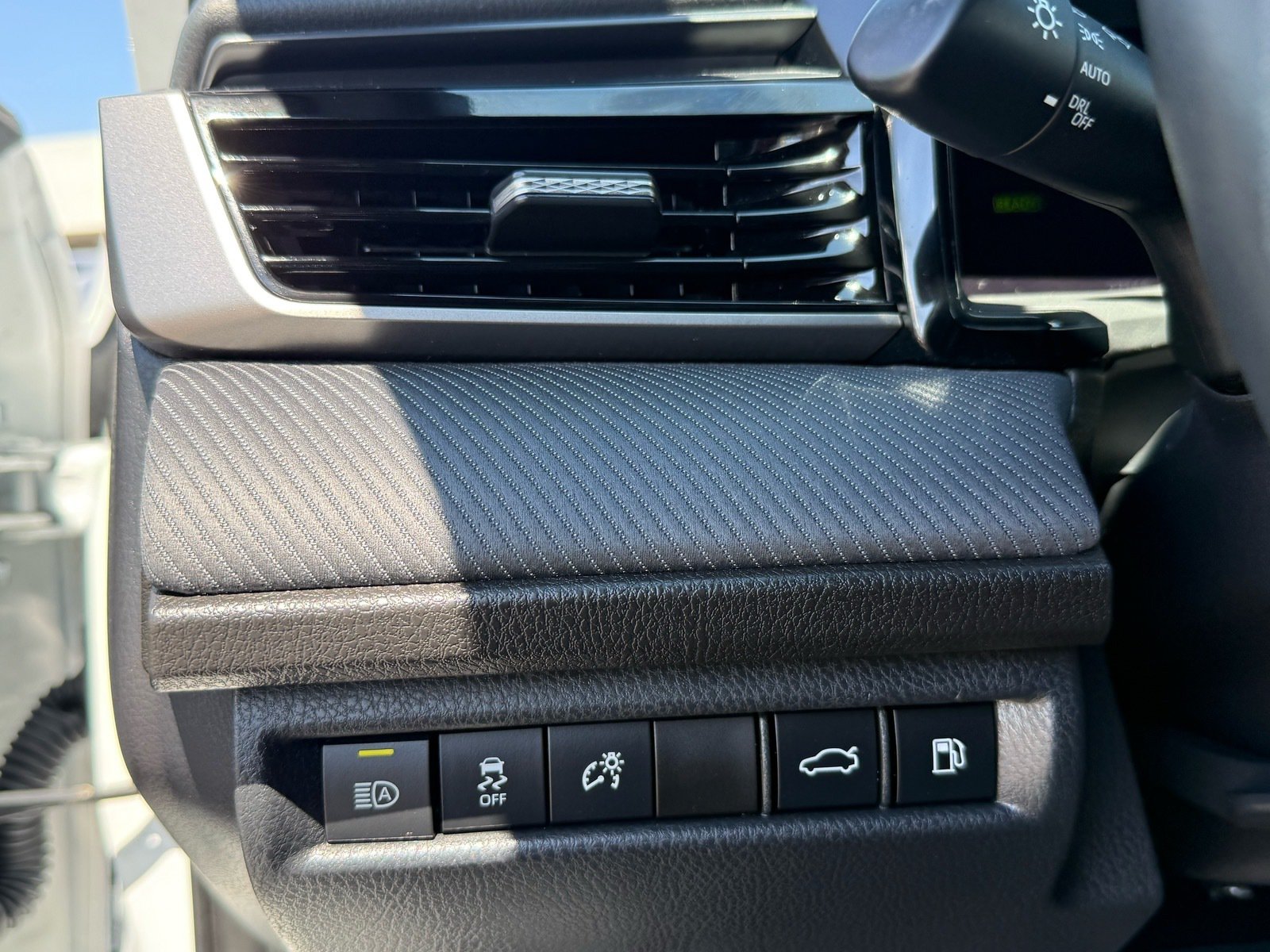 2026 Toyota Camry SE — photo 14 thumbnail