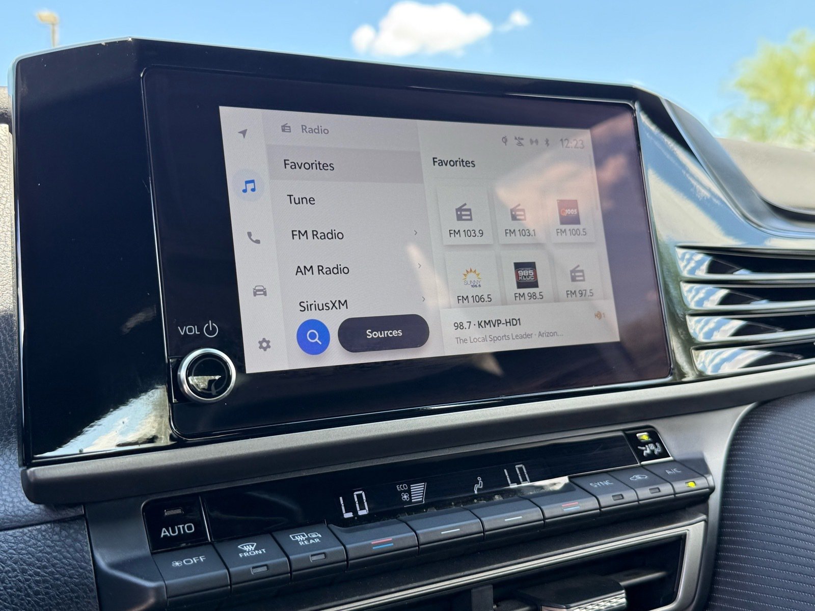 2026 Toyota Camry SE — photo 20 thumbnail