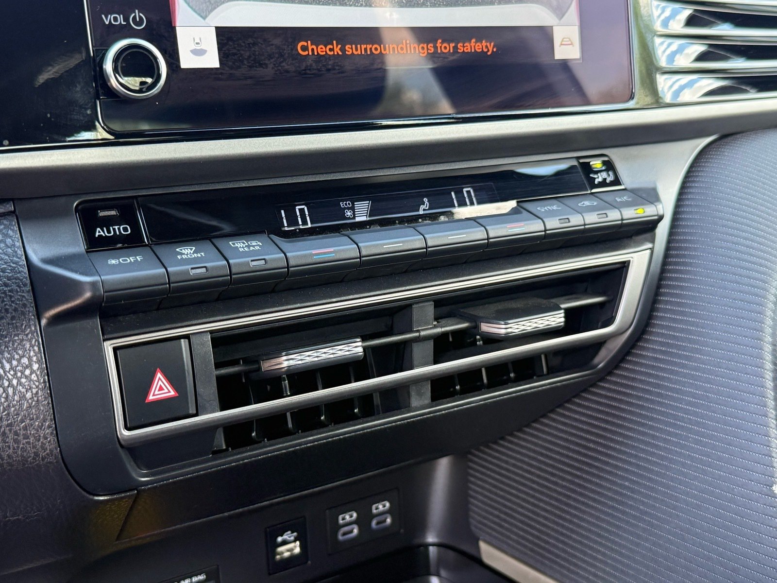 2026 Toyota Camry SE — photo 22 thumbnail