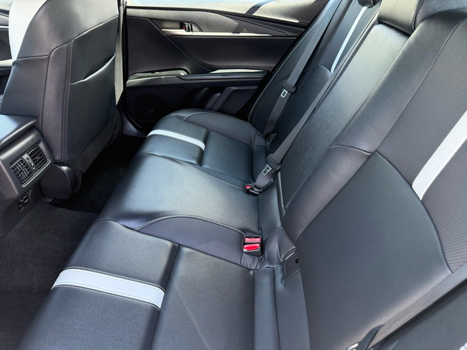 2026 Toyota Camry SE — photo 26 thumbnail