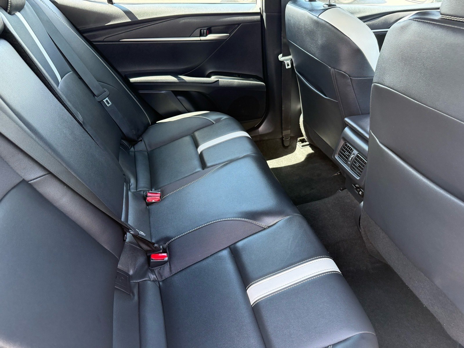 2026 Toyota Camry SE — photo 28 thumbnail