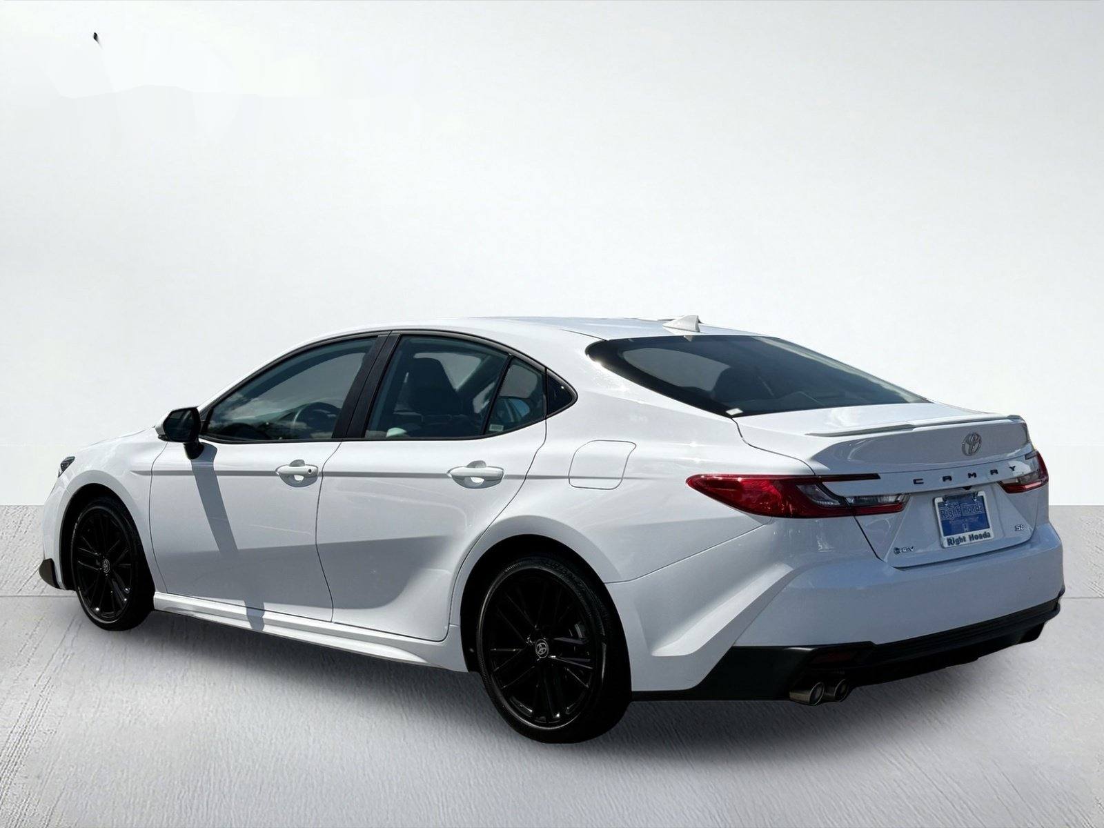 2026 Toyota Camry SE — photo 4 thumbnail