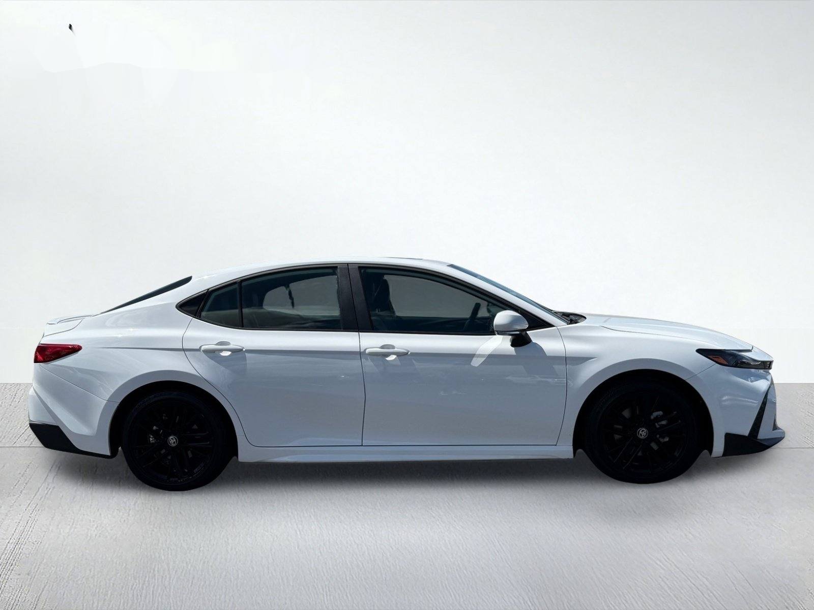 2026 Toyota Camry SE — photo 8 thumbnail