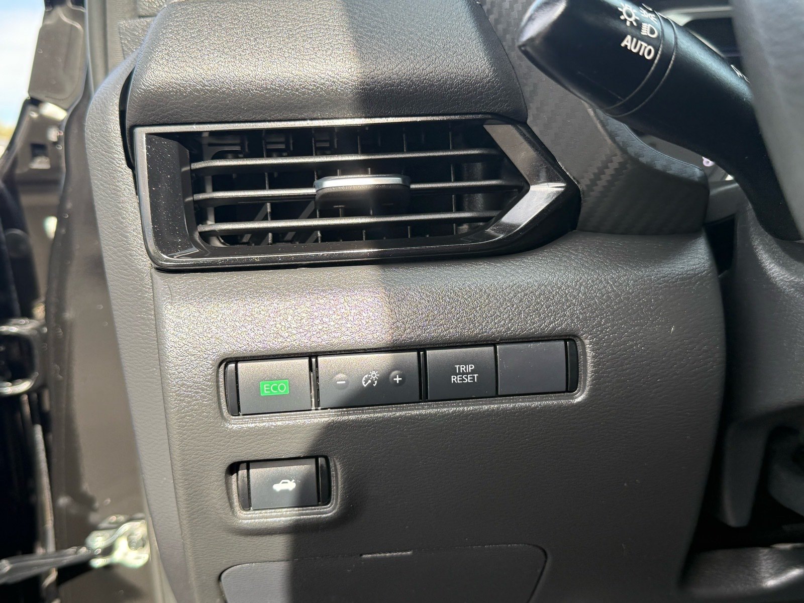 2025 Nissan Sentra SV — photo 14 thumbnail