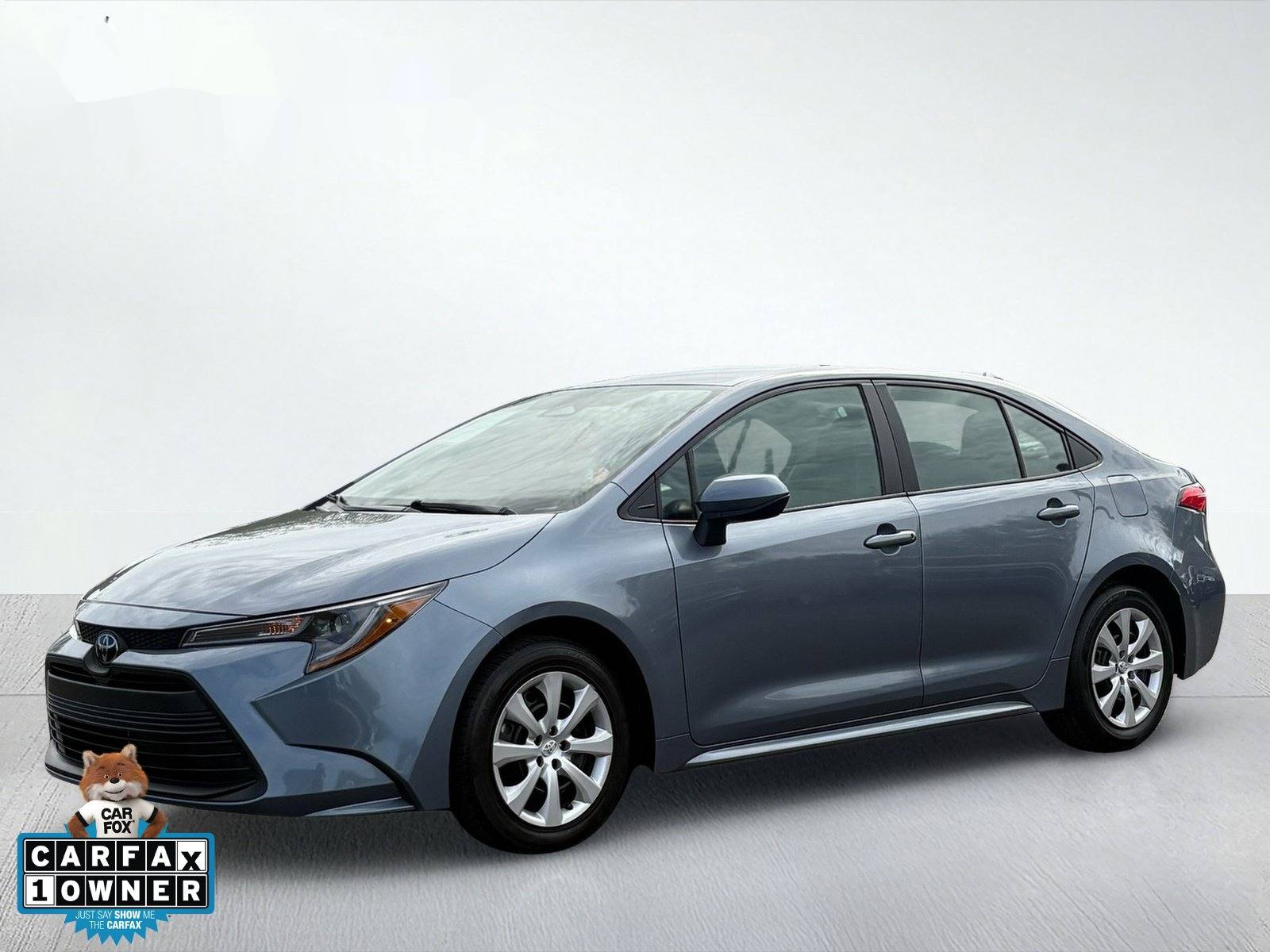 2025 Toyota Corolla LE — photo 1