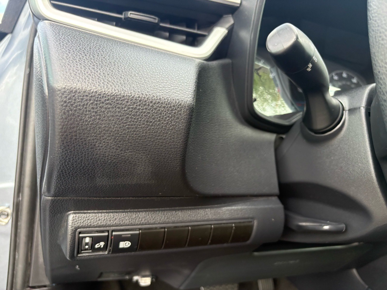 2025 Toyota Corolla LE — photo 17 thumbnail