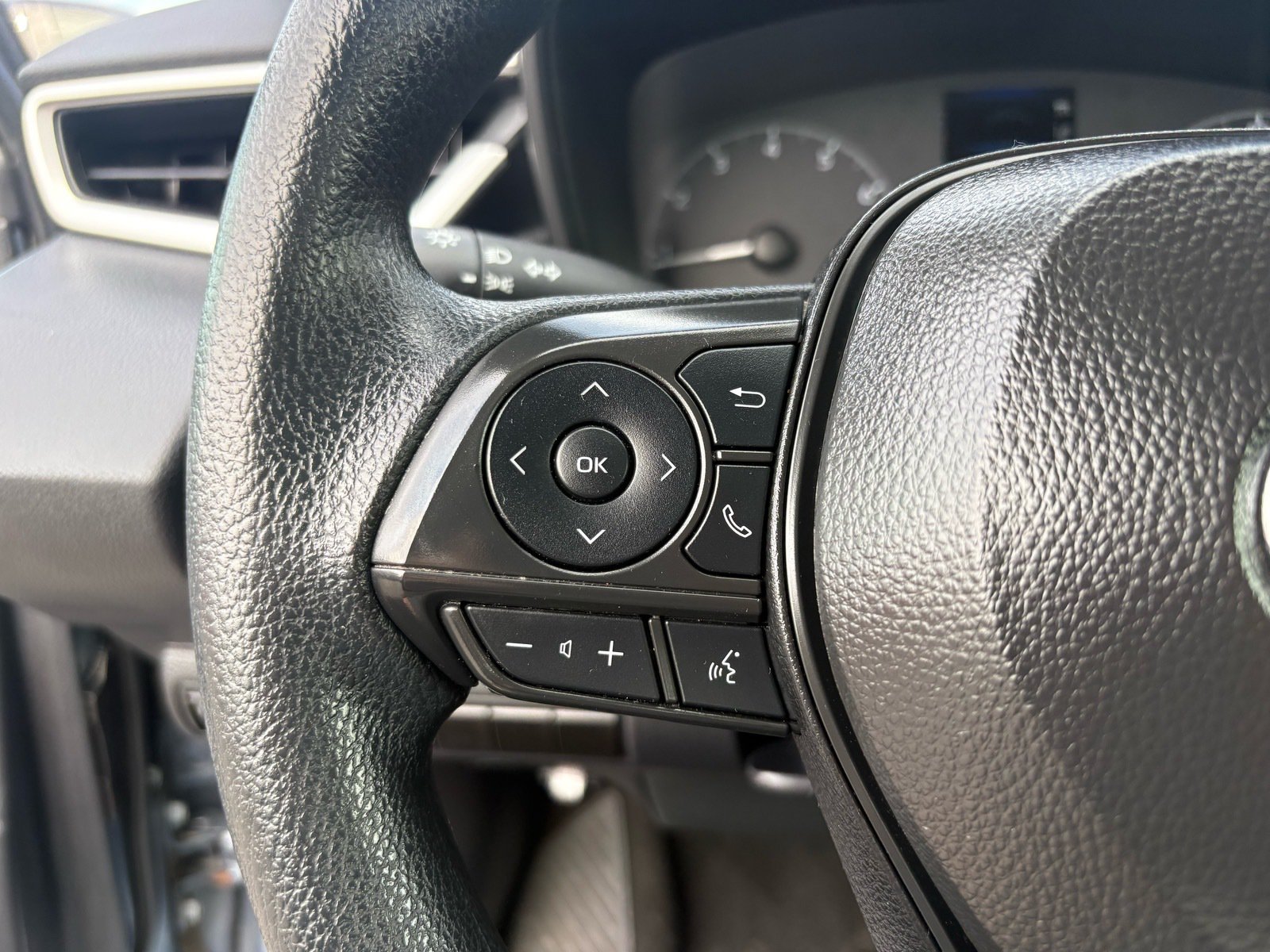 2025 Toyota Corolla LE — photo 19 thumbnail