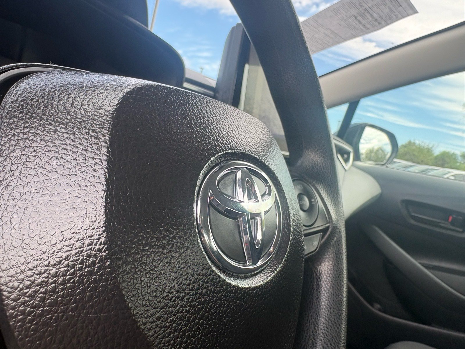 2025 Toyota Corolla LE — photo 27 thumbnail