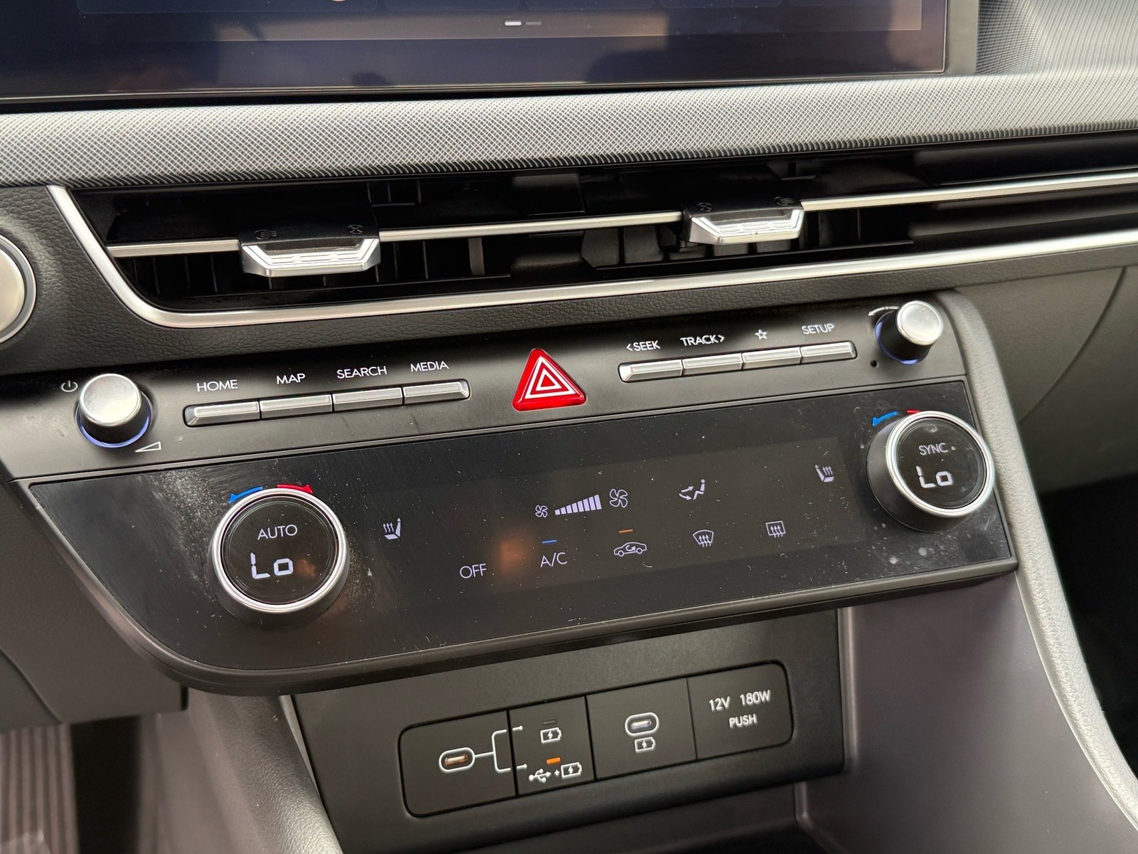 2025 Hyundai Sonata SEL — photo 22 thumbnail