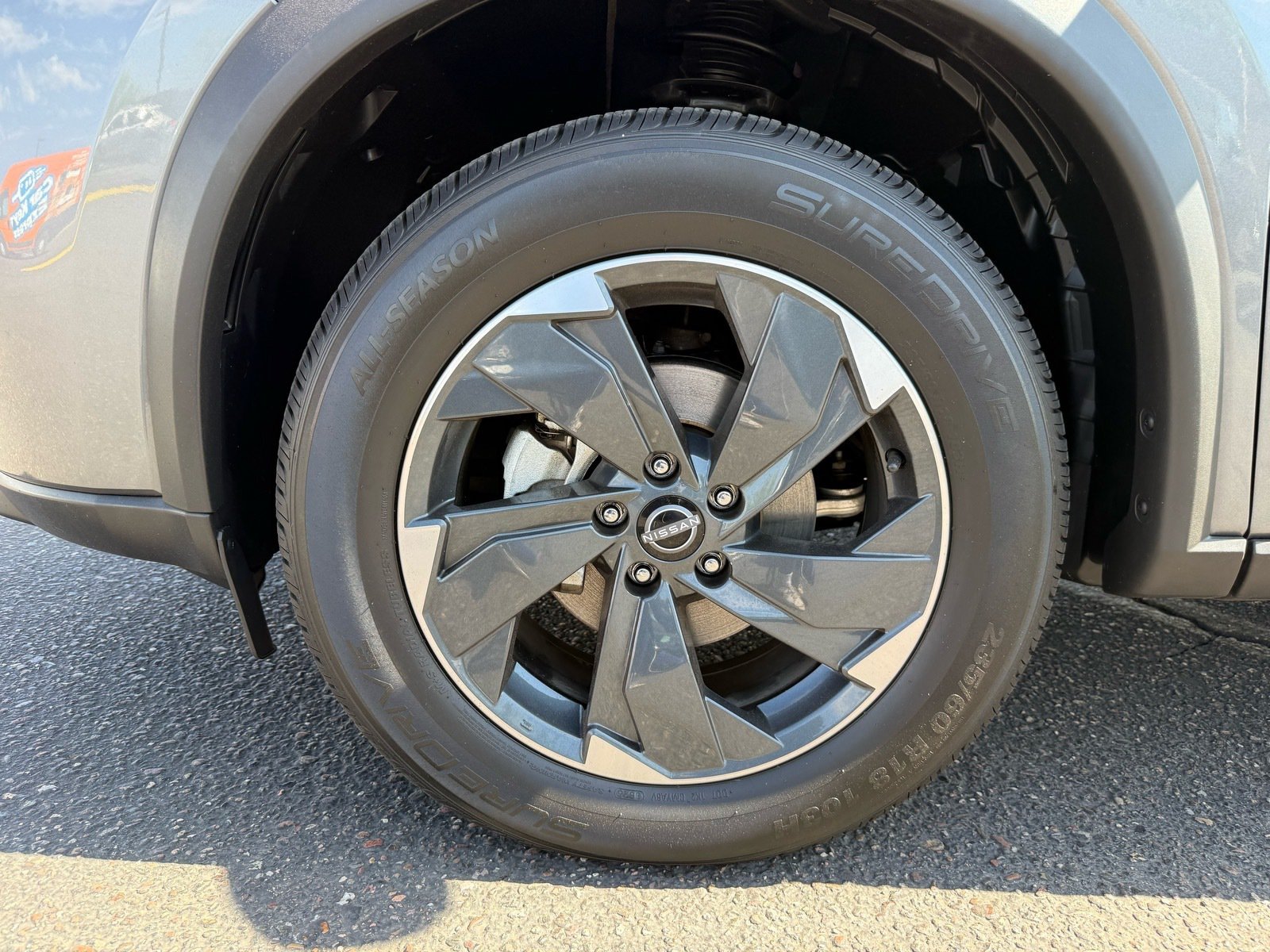 2025 Nissan Rogue SV — photo 10 thumbnail