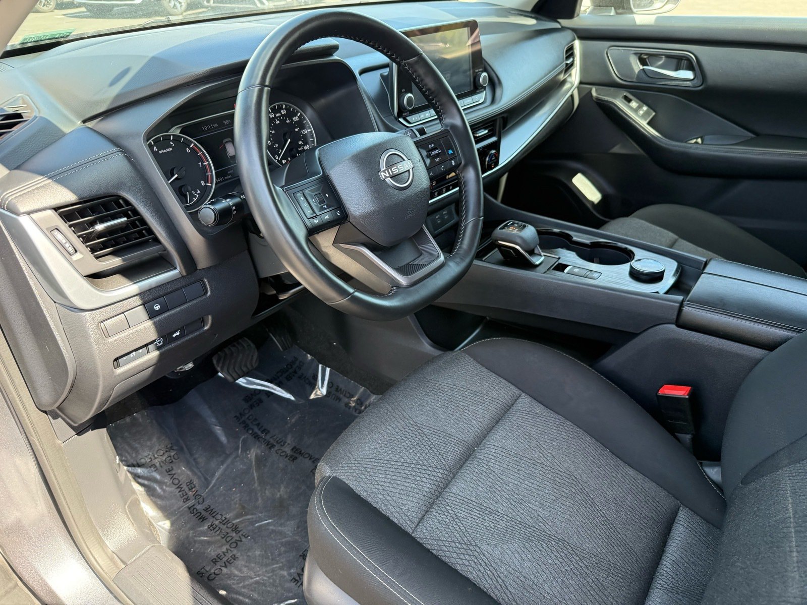 2025 Nissan Rogue SV — photo 11 thumbnail