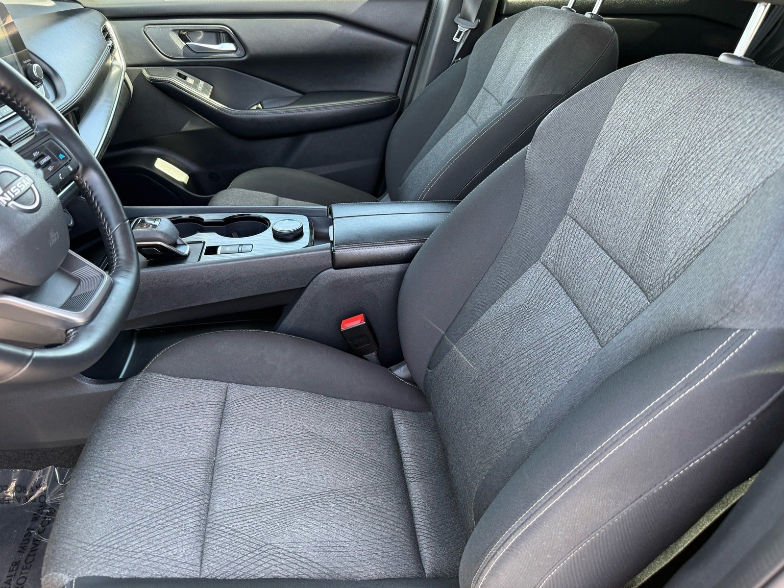 2025 Nissan Rogue SV — photo 12 thumbnail