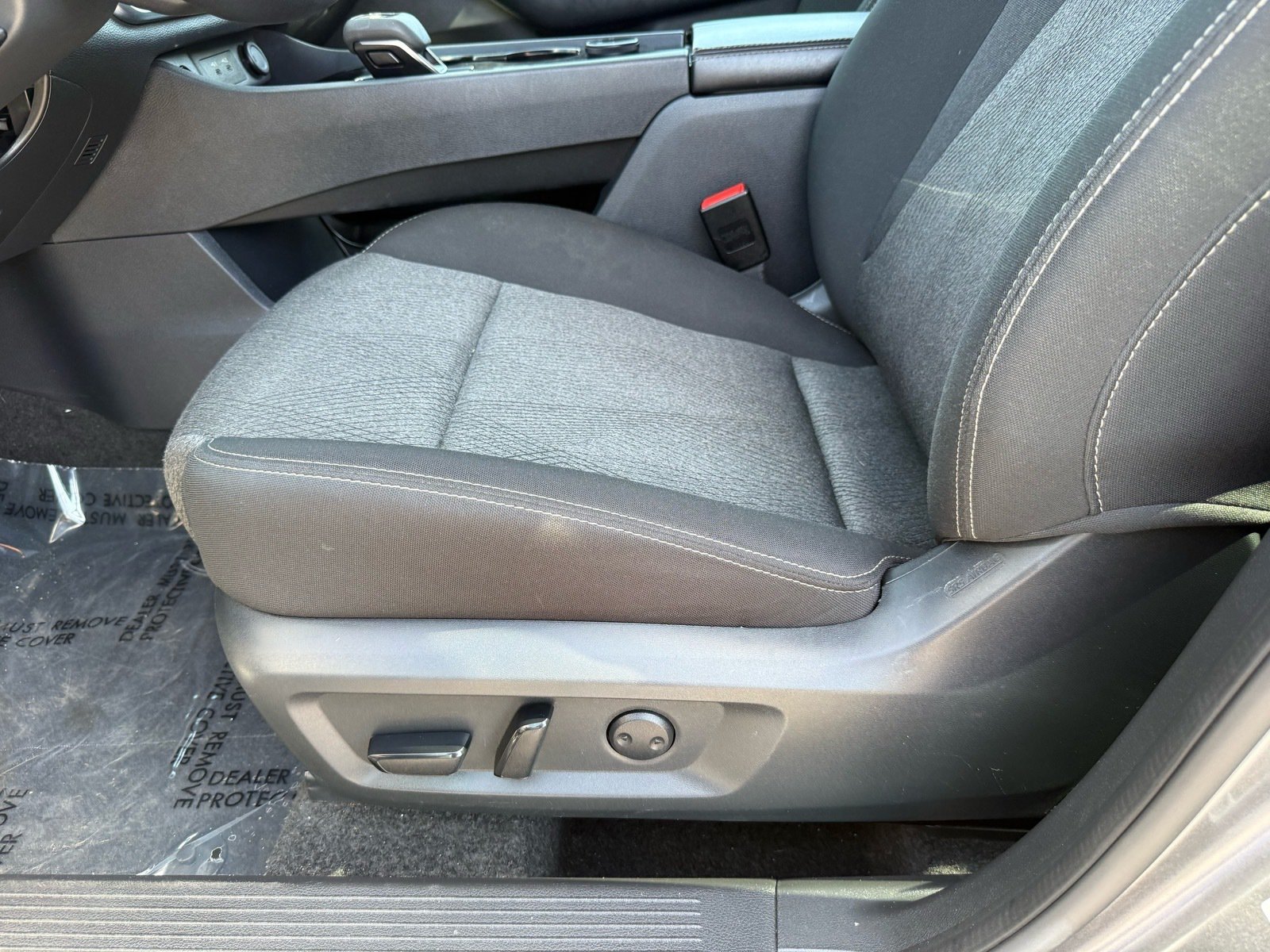 2025 Nissan Rogue SV — photo 13 thumbnail