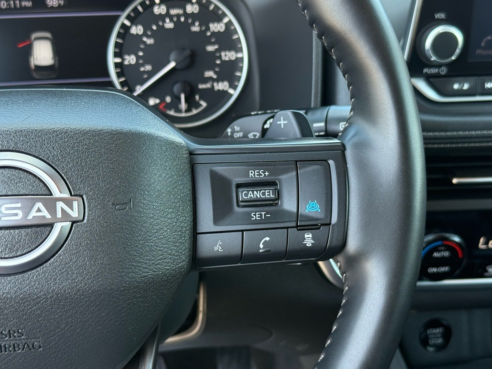 2025 Nissan Rogue SV — photo 17 thumbnail