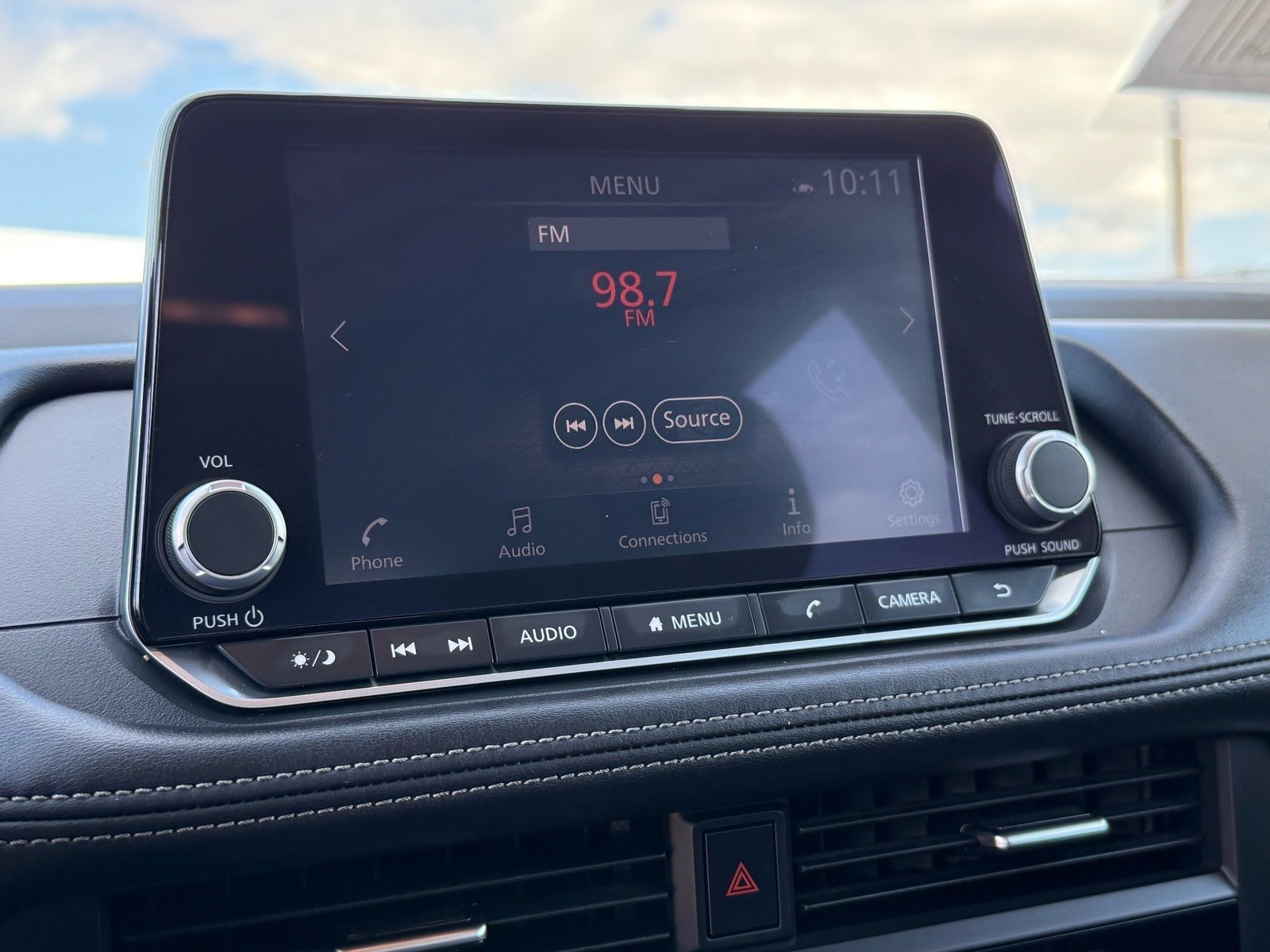 2025 Nissan Rogue SV — photo 20 thumbnail