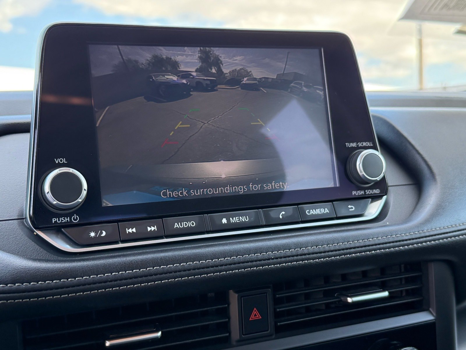 2025 Nissan Rogue SV — photo 21 thumbnail