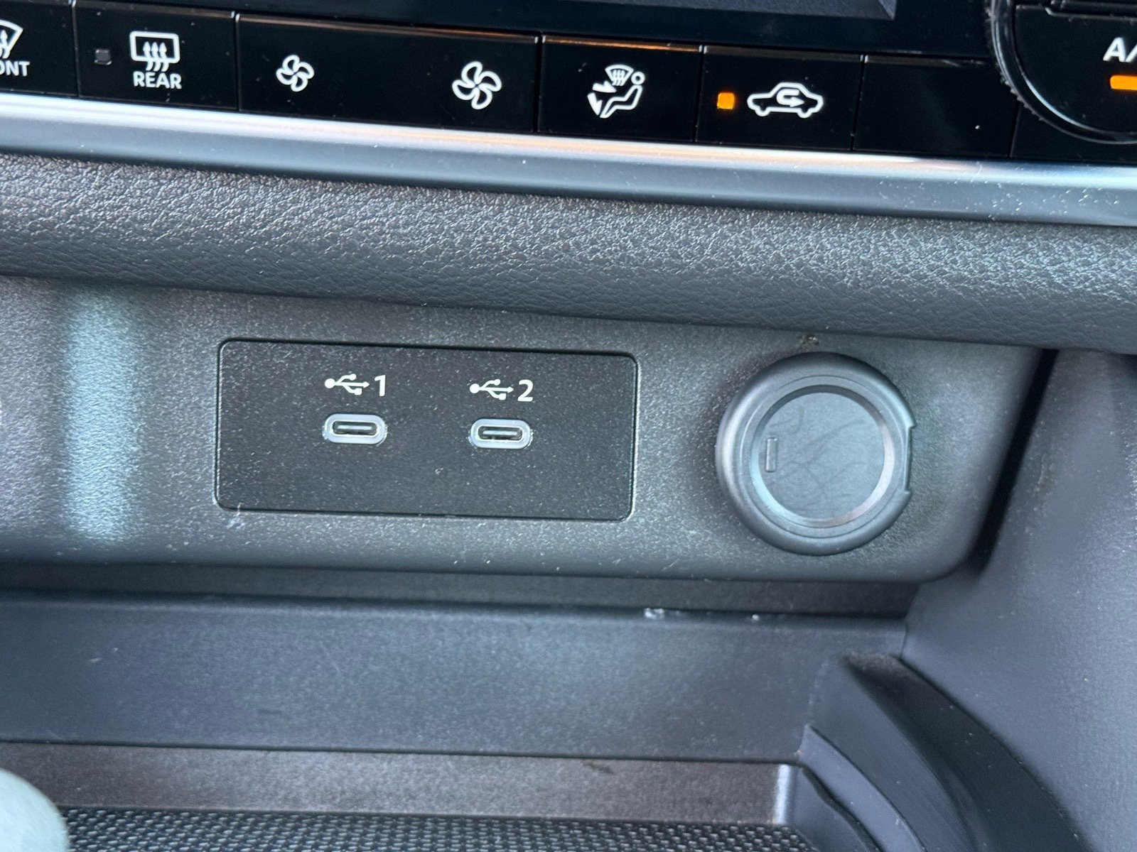 2025 Nissan Rogue SV — photo 23 thumbnail